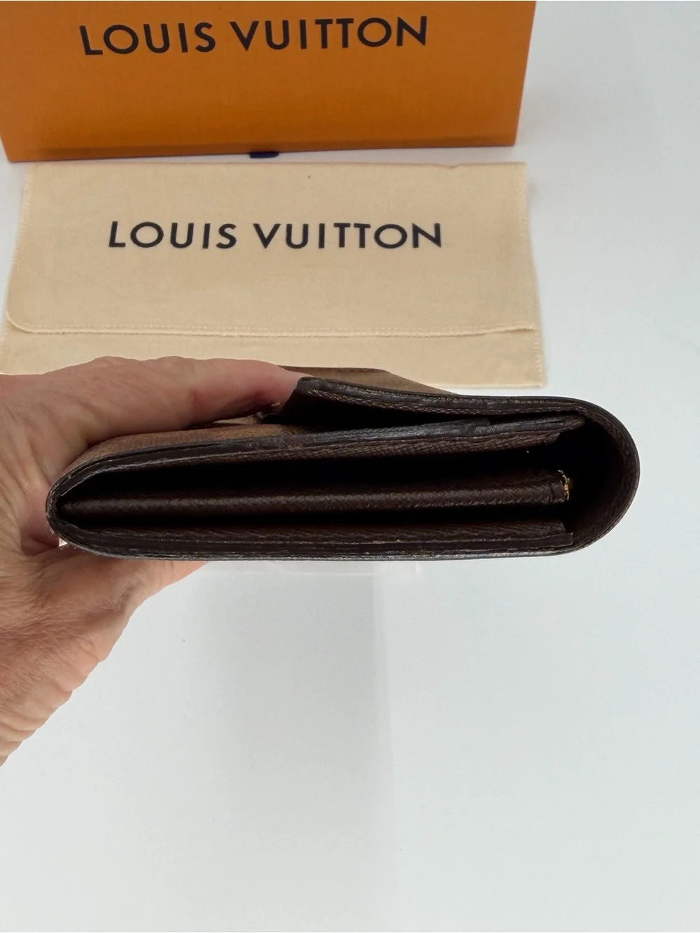 Authentic LV Emilie Wallet in Damier Ebene Excellent Condition - Picture 2 of 15